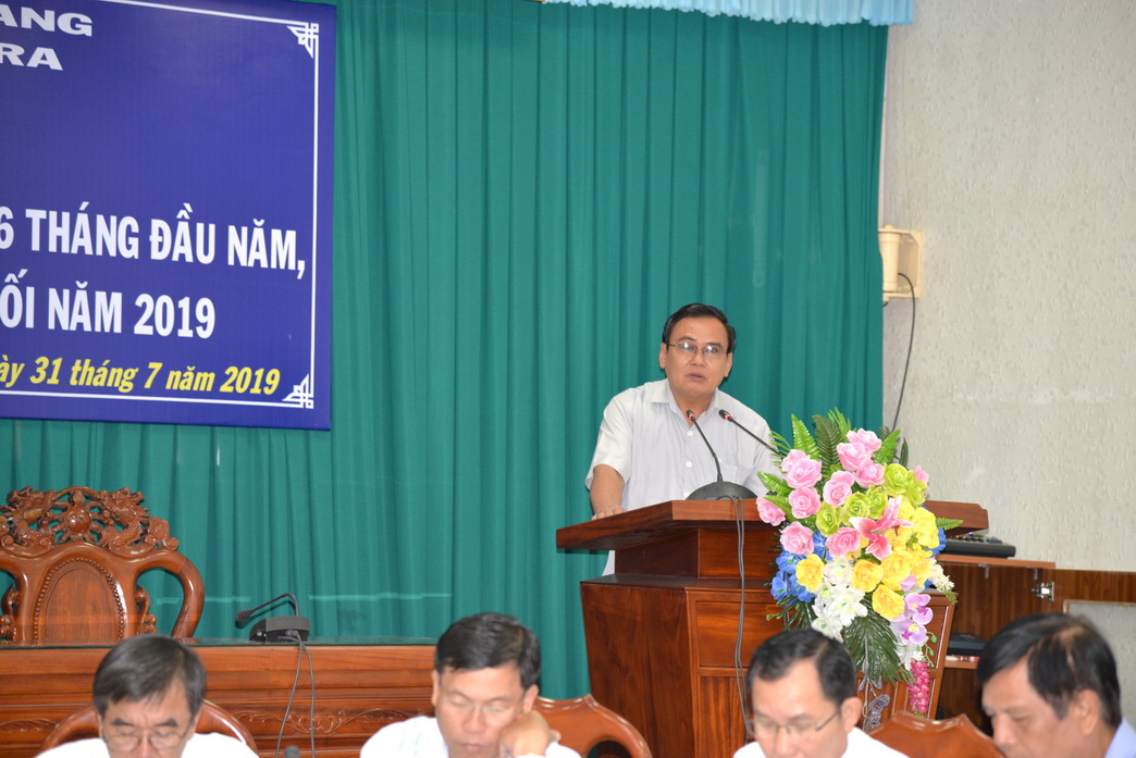 Phó Bí thư Thường trực Tỉnh ủy Võ Văn Bình phát biểu kết luận hội nghị