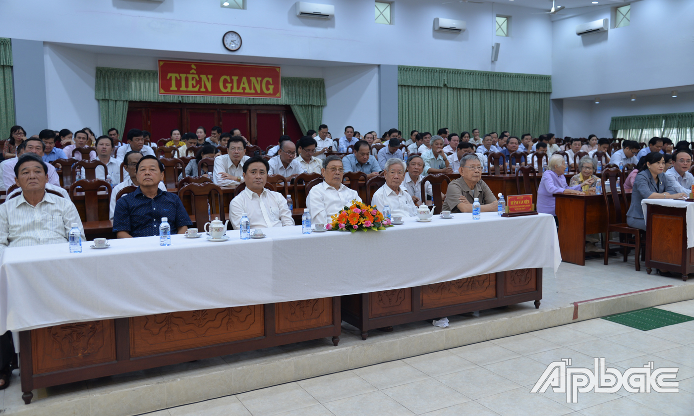 Quang cảnh buoi họp mặt