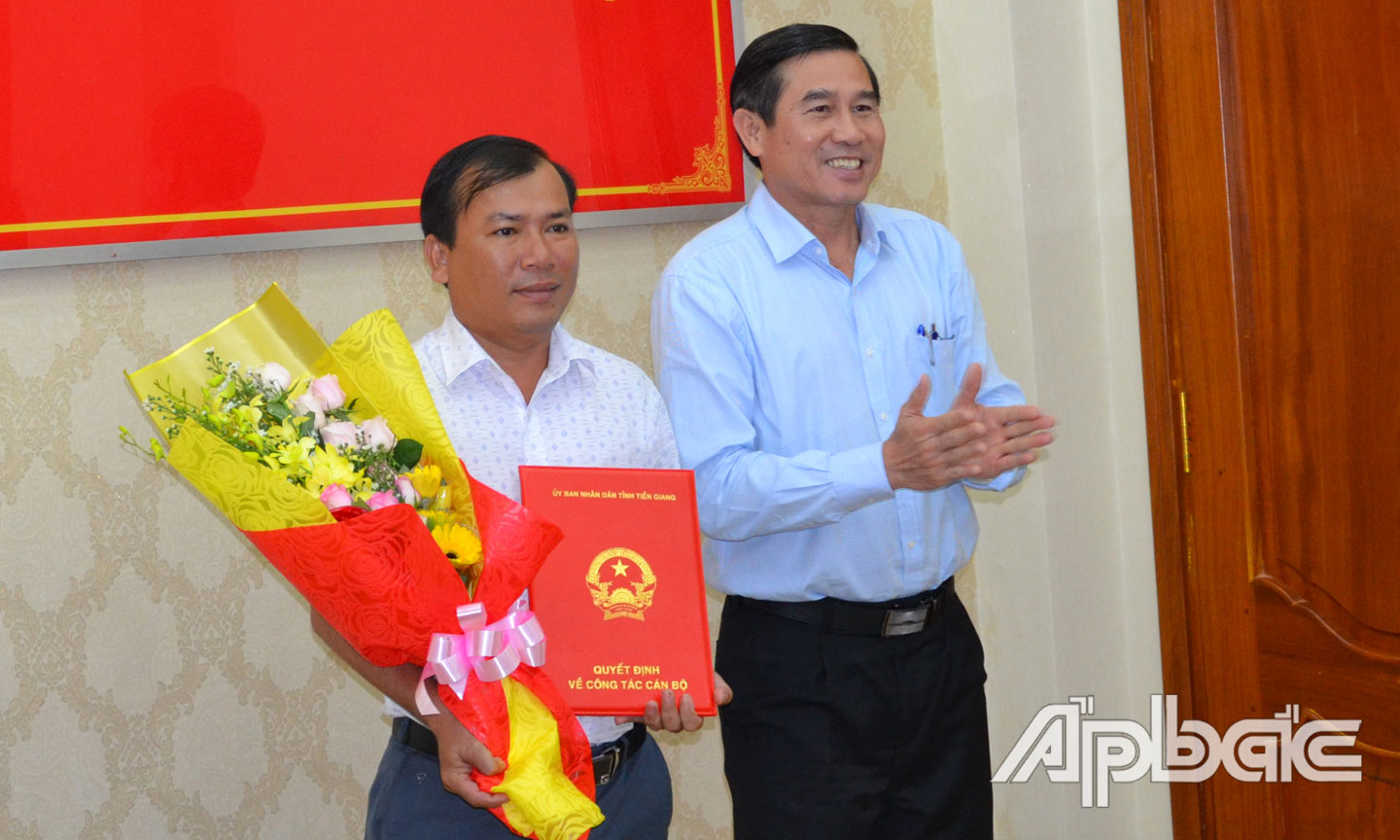 UBND tỉnh quyết định điều động và bổ nhiệm đồng chí Trần Hoàng Nhật Nam, Phó Chánh Văn phòng Đoàn ĐBQH, HĐND, UBND tỉnh đến Sở Nông nghiệp và Phát triển nông thôn giữ chức Phó Giám đốc.