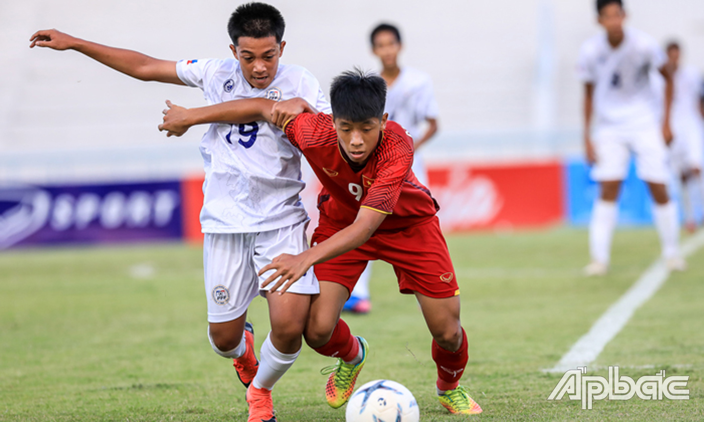U15 Việt Nam (đỏ) vào bán kết Giải vô địch U15 Đông Nam Á 2019 với cương vị nhì bảng A.