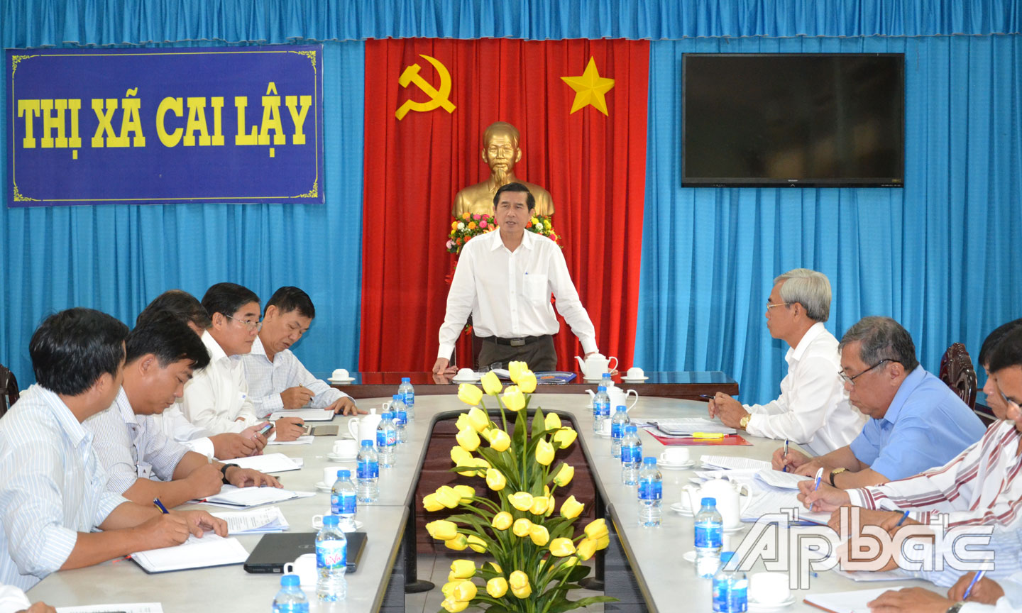 Chủ tịch UBND tỉnh Lê Văn Hưởng phát biểu tại buổi làm việc với UBND TX. Cai Lậy.