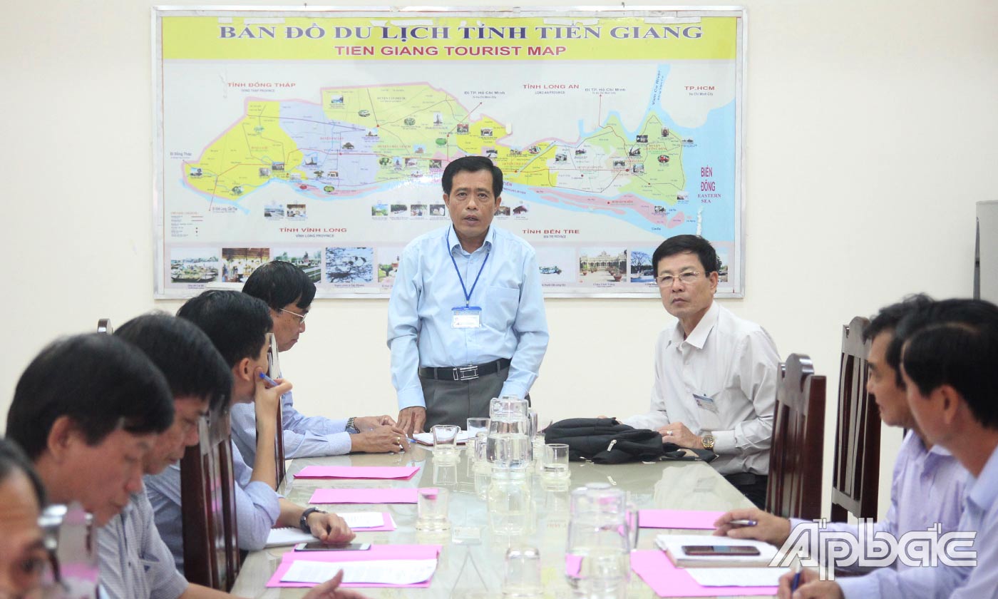 Giám đốc Sở Văn hóa, Thể thao và Du lịch Nguyễn Đức Đảm phát biểu tại cuộc họp.