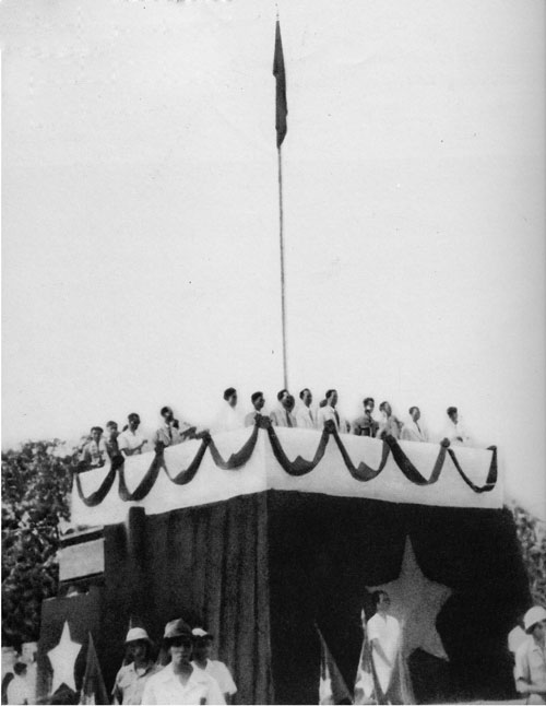 Ngày 2-9-1945, tại Quảng trường Ba Đình, Hà Nội, Chủ tịch  Hồ Chí Minh đọc bản Tuyên ngôn Độc lập, khai sinh nước Việt Nam Dân chủ Cộng hòa, mở ra kỷ nguyên mới cho lịch sử dân tộc.