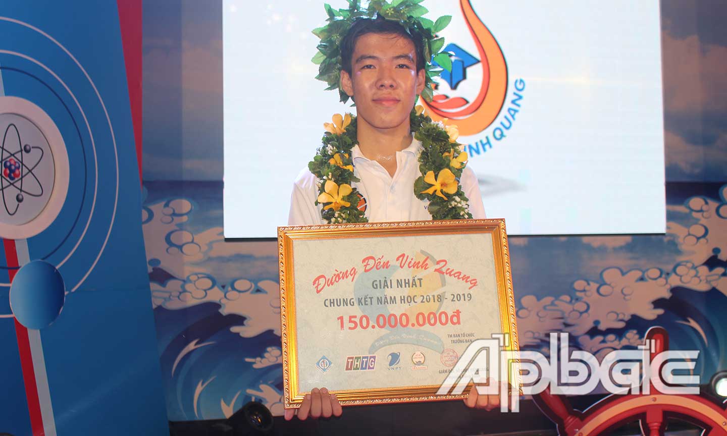 Em Quang đoạt Vòng nguyệt quế tại Vòng chung kết Chương trình  “Đường đến vinh quang” lần thứ X.