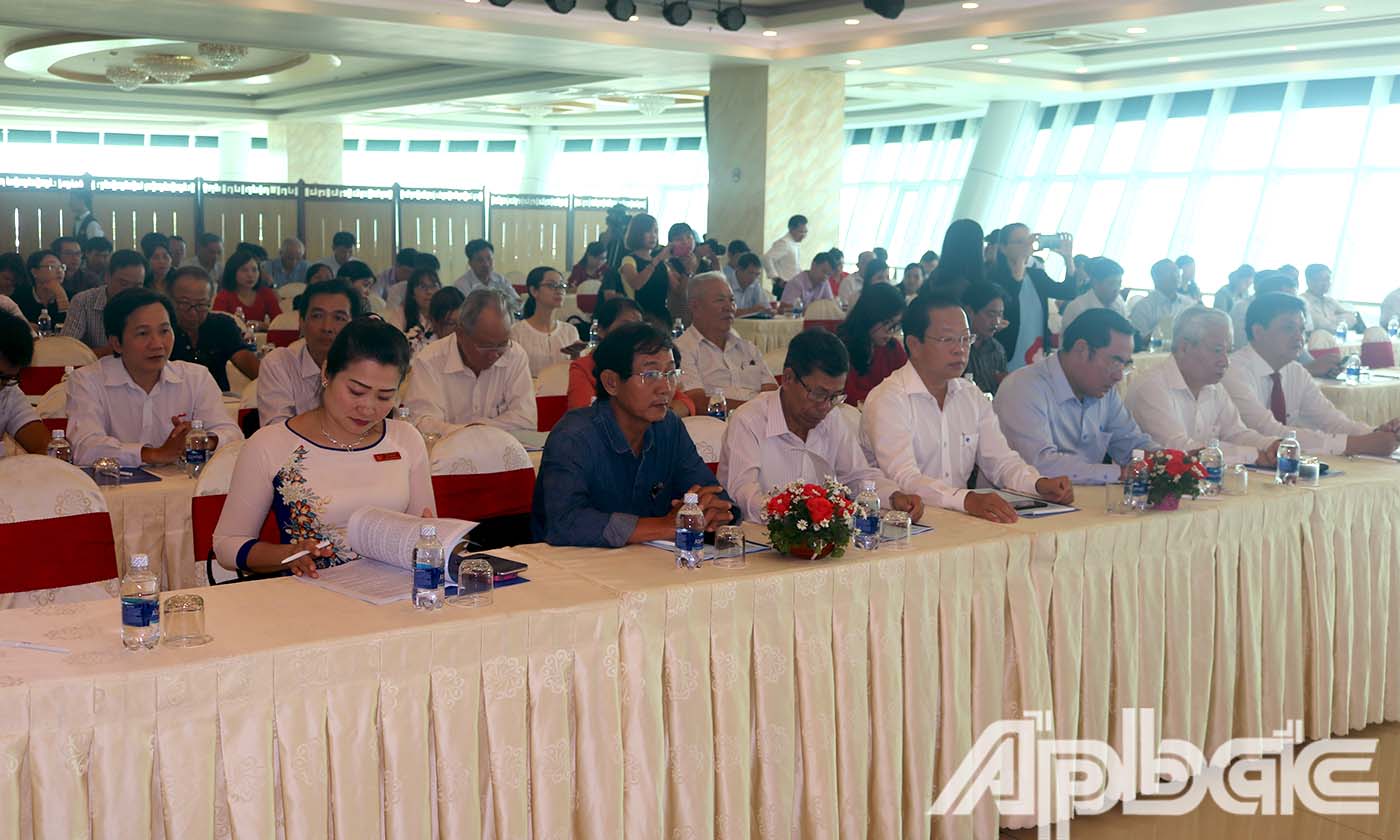 Các đại biểu tham dự hội nghị.