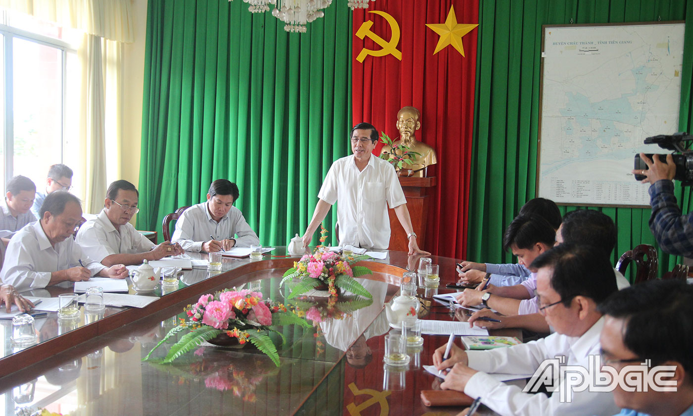 Đồng chí Lê Văn Hưởng phát biểu tại buổi làm việc tại huyện Châu Thành.
