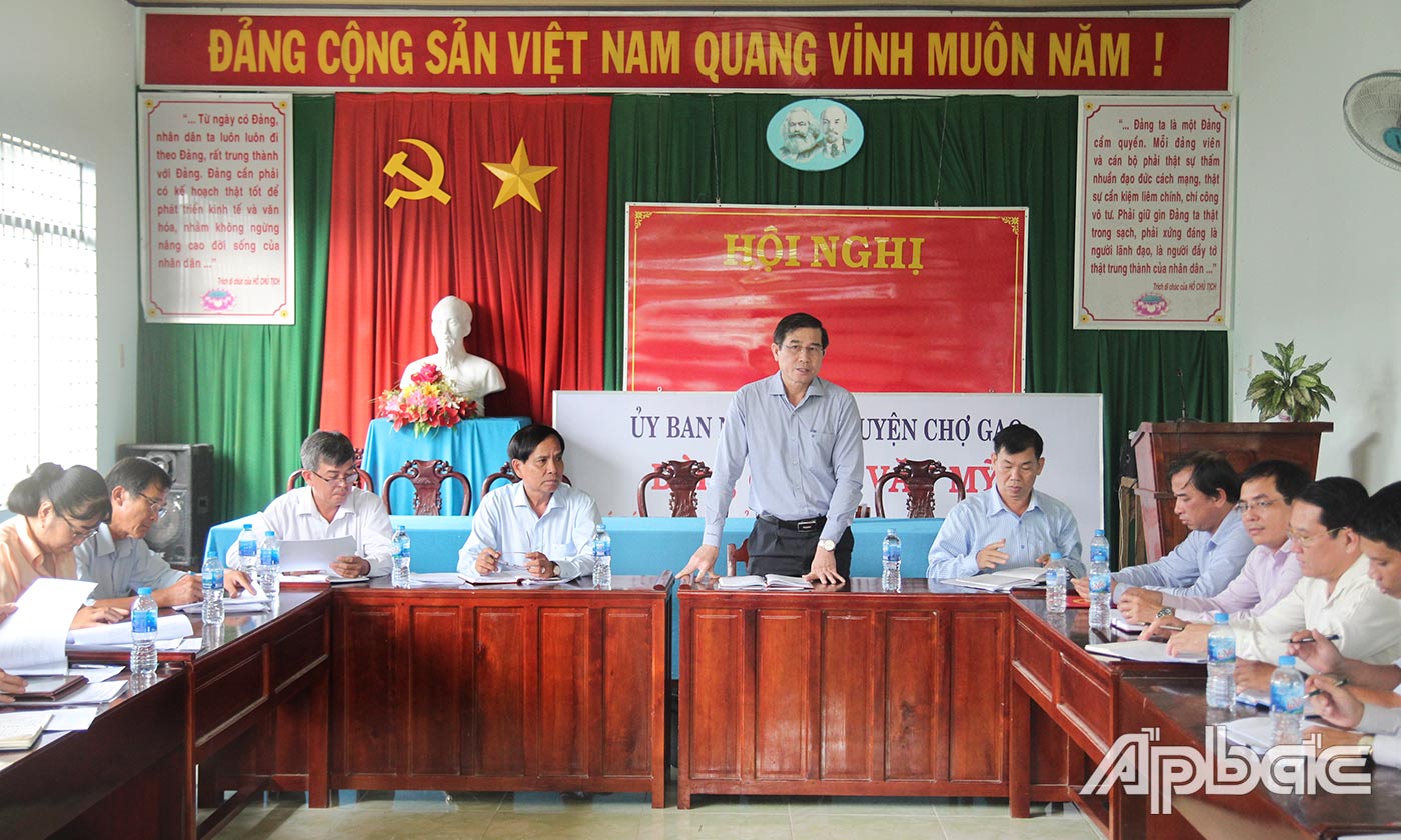 Quang cảnh buổi làm việc tại xã Hòa Định.