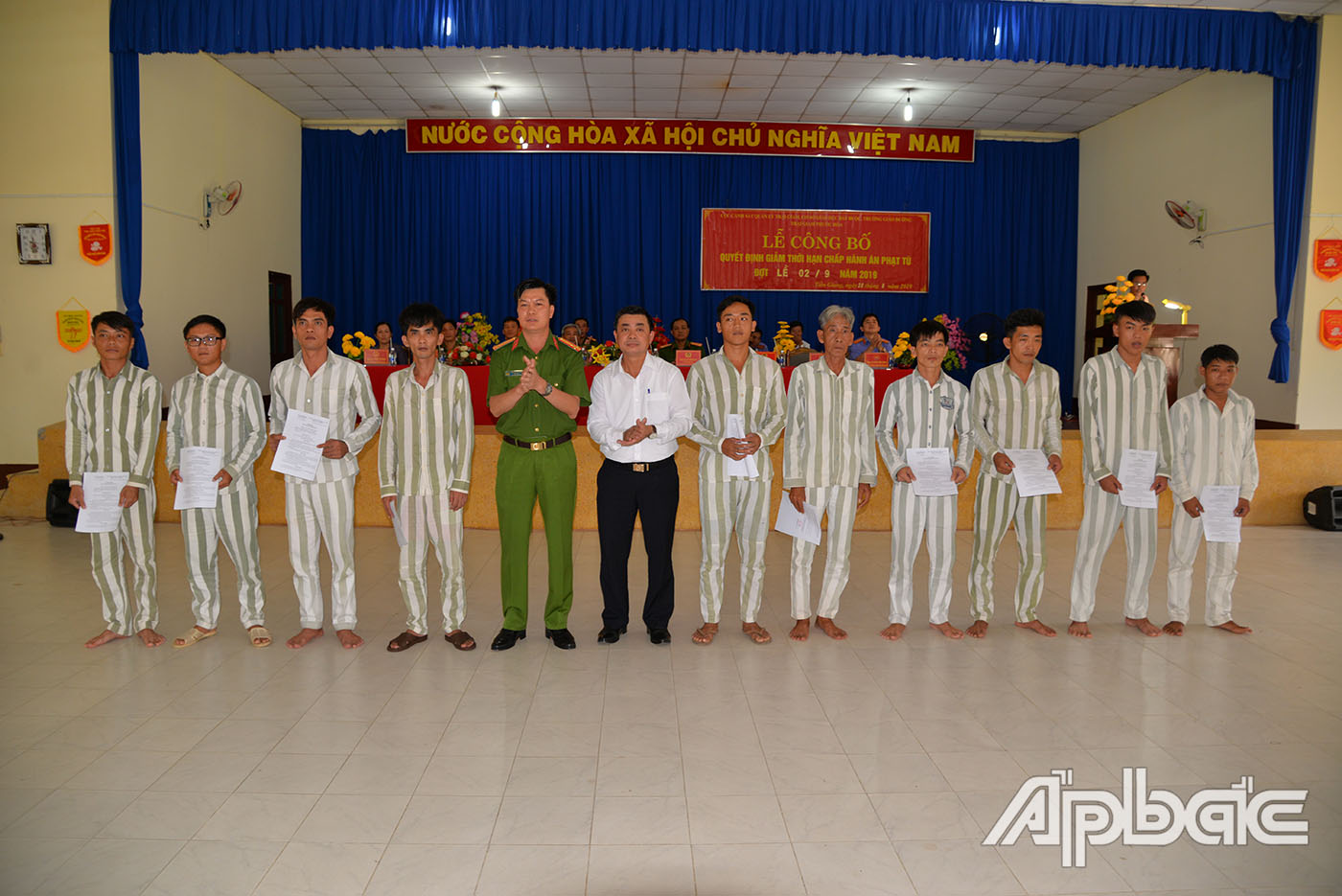 Phạm nhân nhận quyết định giảm hết thời hạn phạt tù 