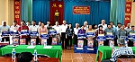 Bàn giao 12 nhà đại đoàn kết cho hộ nghèo