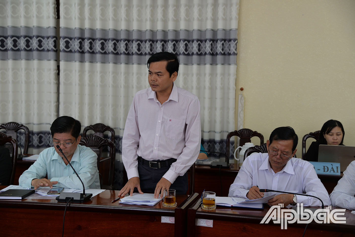 Đại biểu phát biểu tại cuộc họp