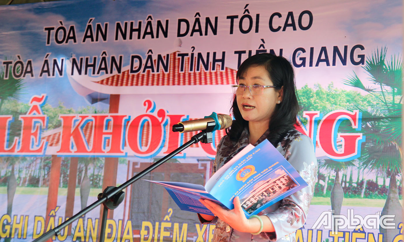 Đồng chí Châu Thị Mỹ Phương phát biểu tại buổi lễ.