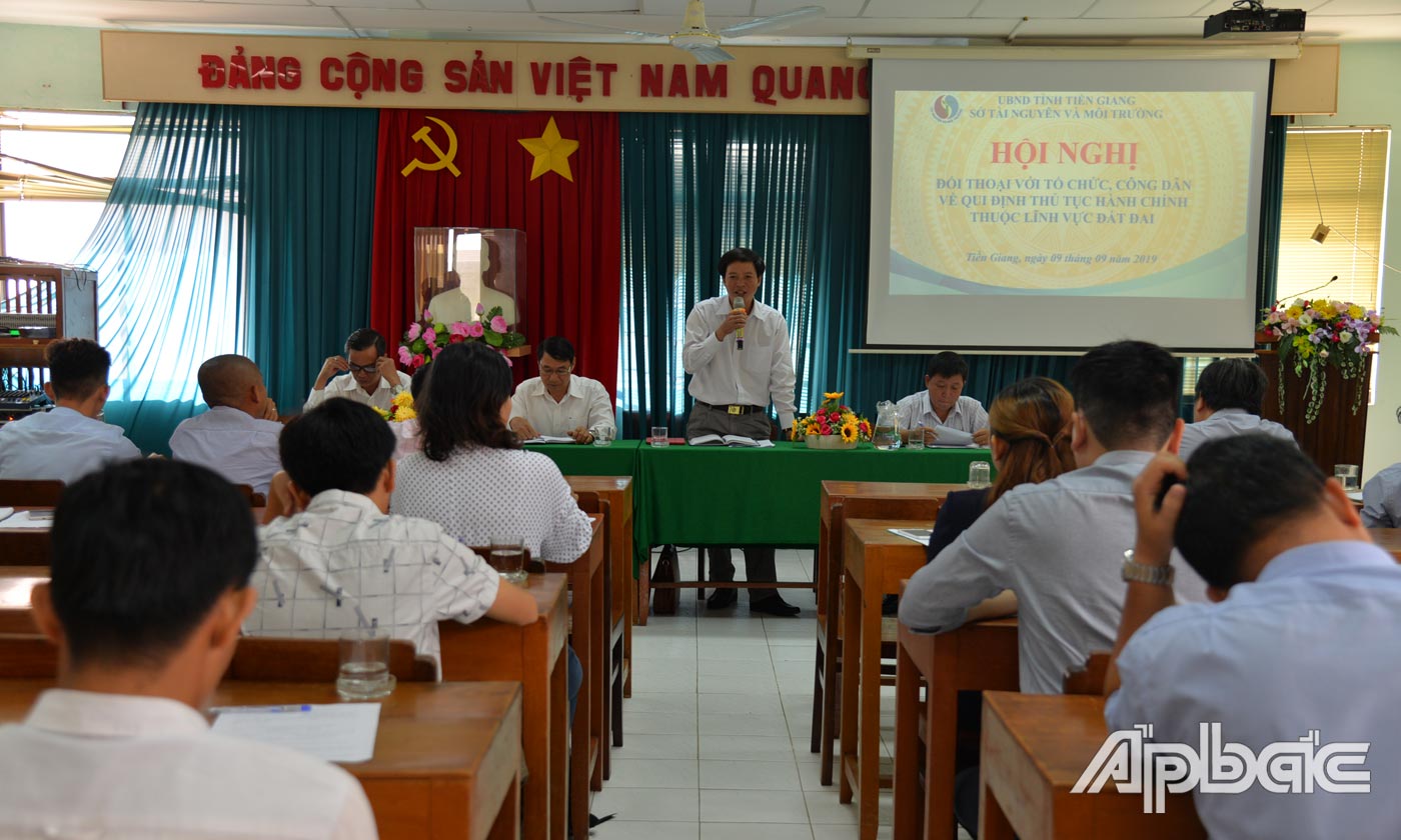 Lãnh đạo Sở Tài nguyên và Môi trường giải đáp ý kiến của các doanh nghiệp                                            