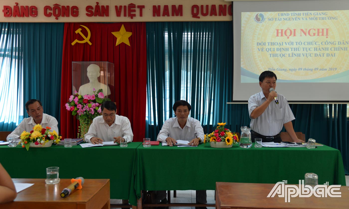 Lãnh đạo Sở Tài nguyên và Môi trường giải đáp ý kiến của các doanh nghiệp                                            