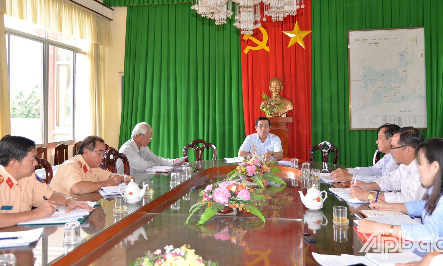 Quang cảnh buổi làm việc với Ban ATGT huyện Châu Thành.