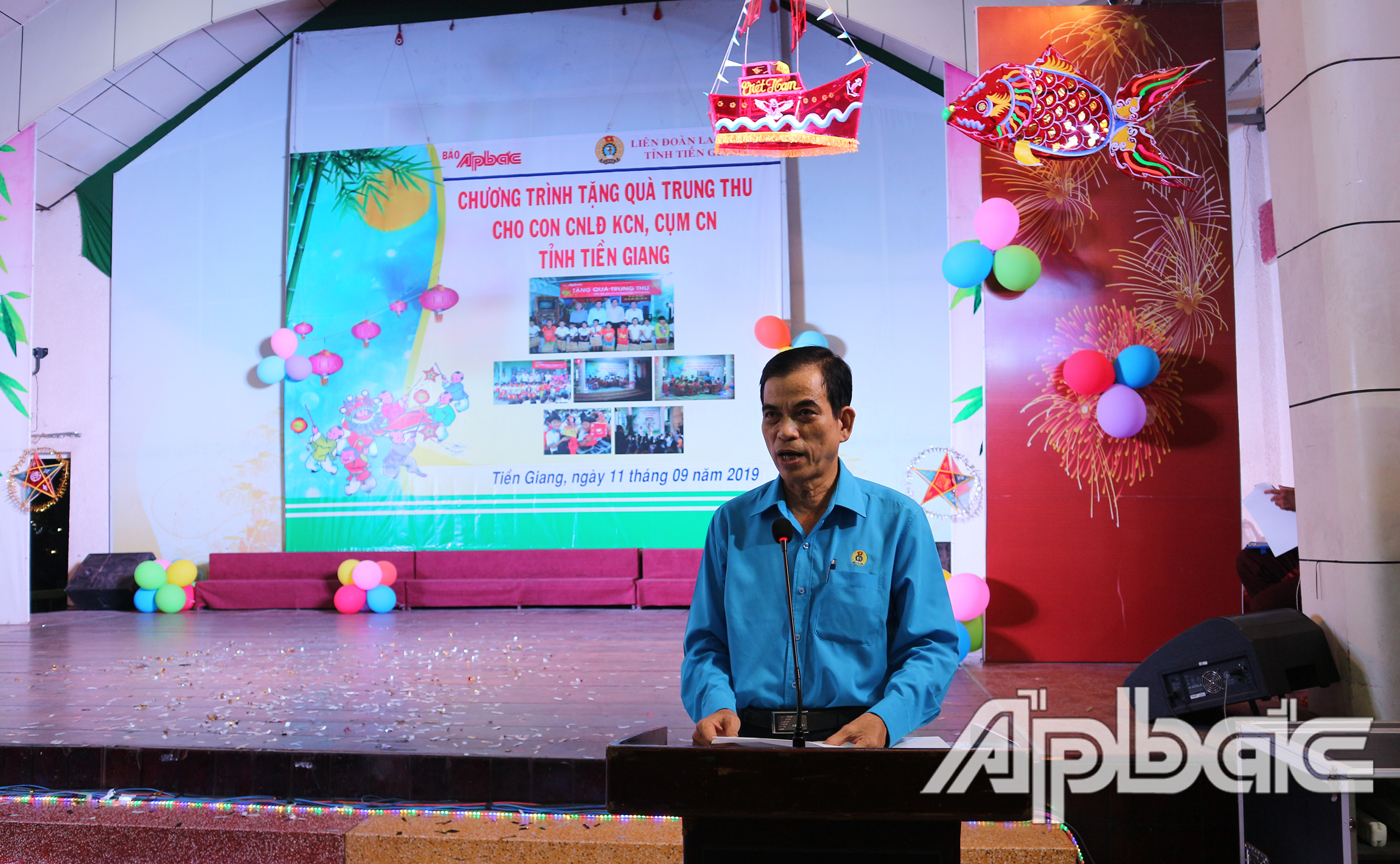 Đồng chí Trương Văn Hiền Chủ tịch LĐLĐ tỉnh Tiền Giang phát biểu trong đêm hội