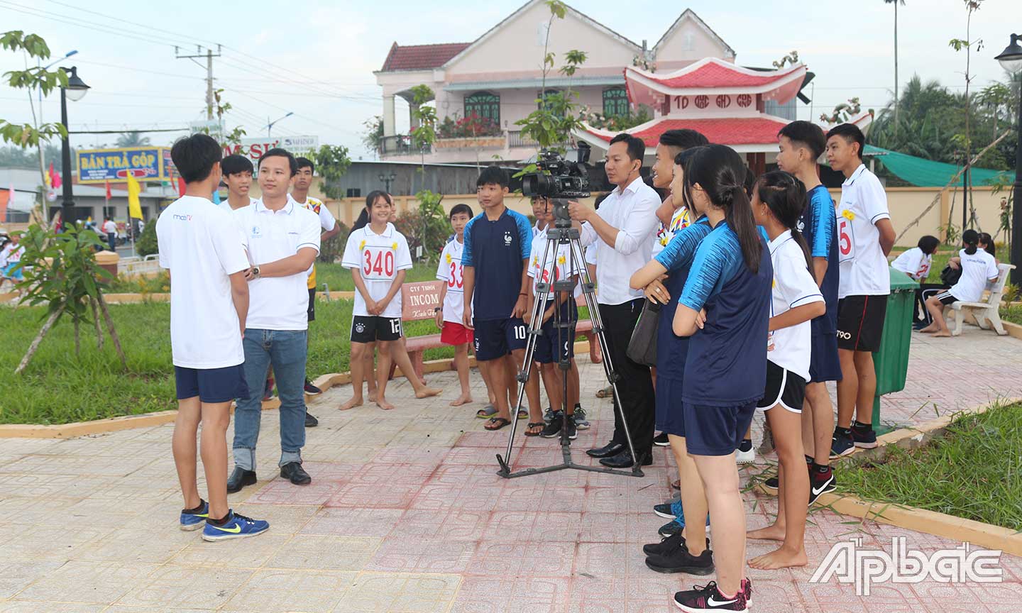 Phóng viên Đài PT-TH Tiền Giang tác nghiệp.