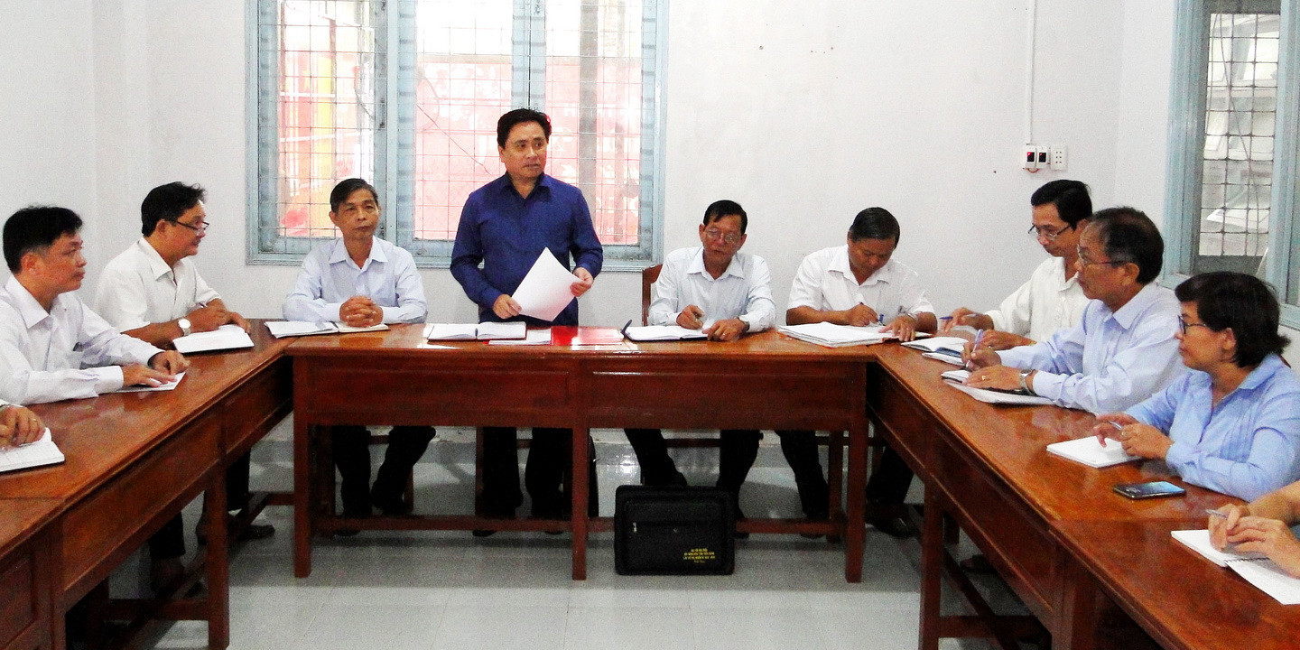 Phó Chủ tịch UBND tỉnh cùng lãnh đạo ngành y tế làm việc với Ban chỉ đạo phòng chống dịch bệnh xã Hiệp Đức