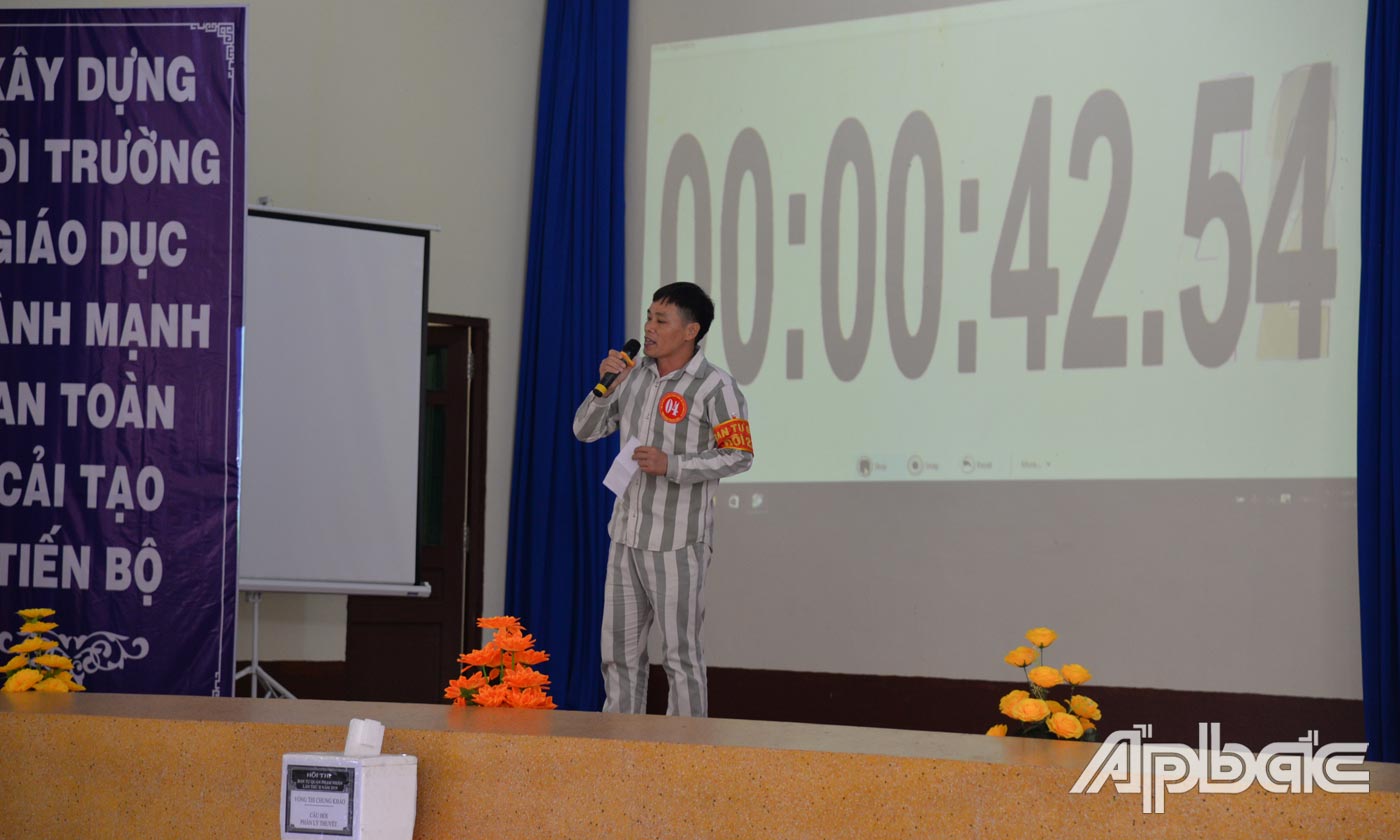 Các thí sinh tham gia phần thi trả lời câu hỏi