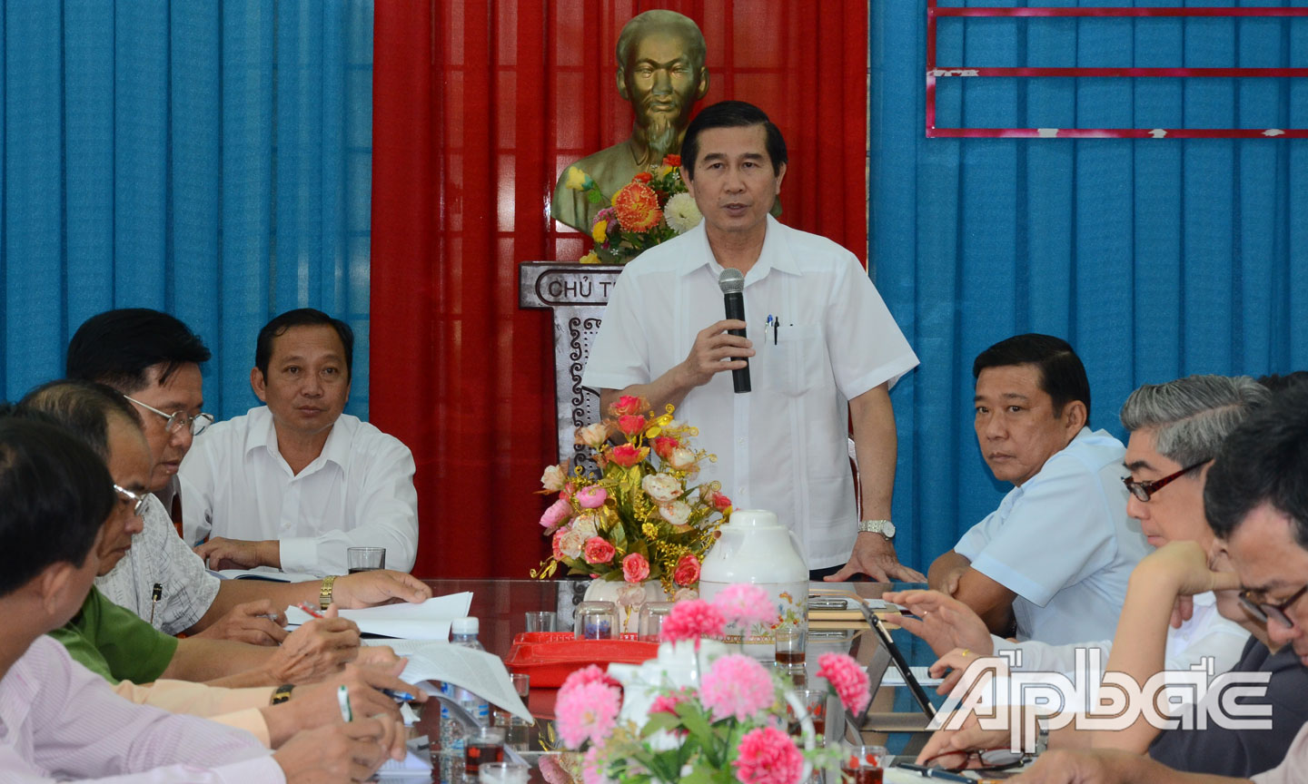 Chủ tịch UBND tỉnh Lê Văn Hưởng phát biểu tại buổi làm việc.