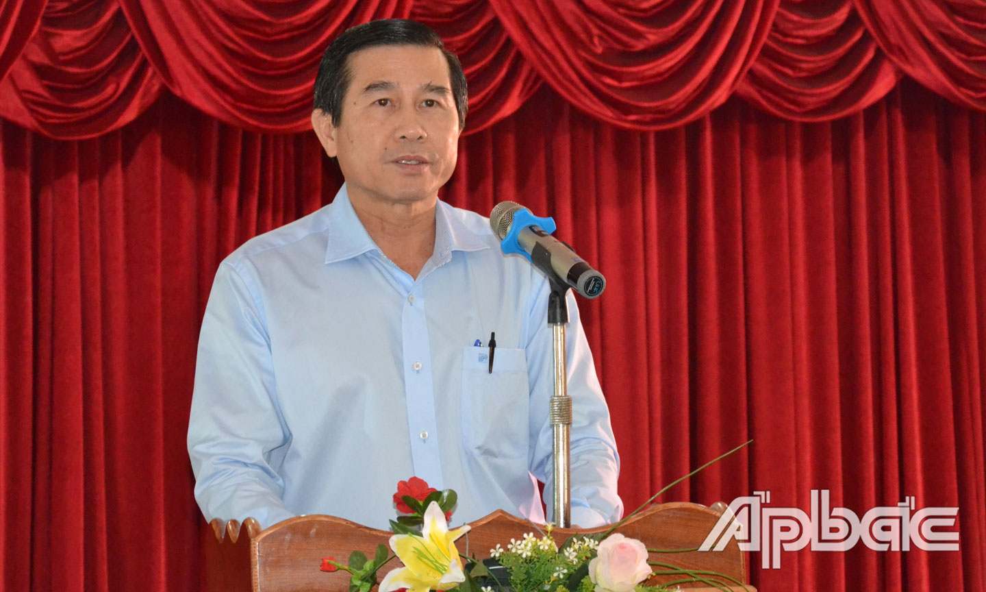 Chủ tịch UBND tỉnh Lê Văn Hưởng phát biểu tại buổi làm việc.