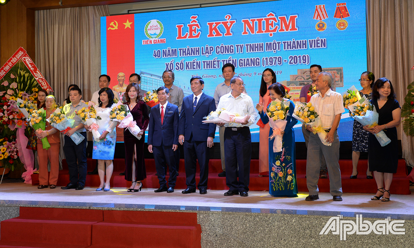 Công ty đã vận động và nhận được hơn 1,1 tỷ đồng từ các đại lý vé số cho công tác an sinh xã hội của tỉnh.