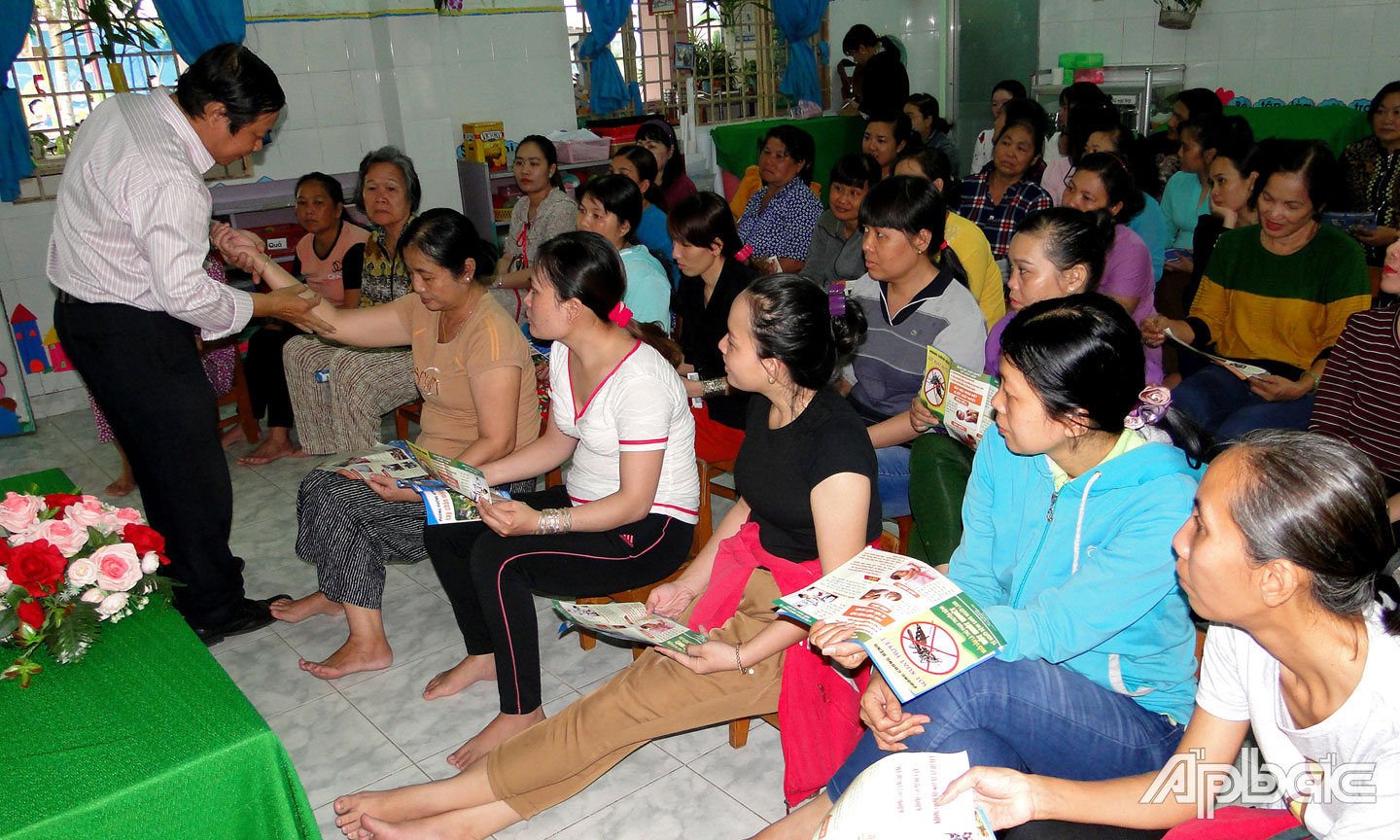 Truyền thông phòng, chống bệnh TCM tại Trường Mầm non Tuổi Ngọc (TP. Mỹ Tho).