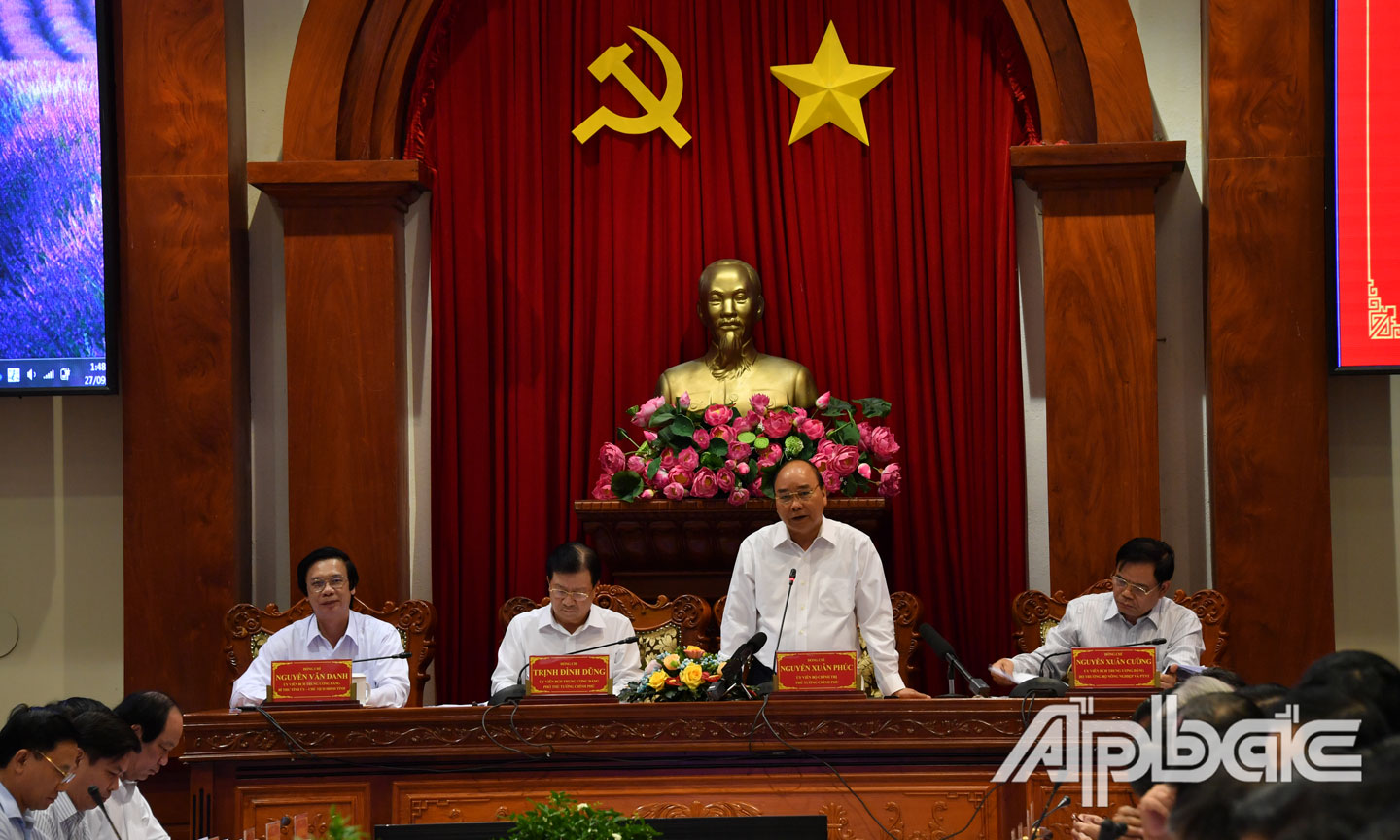 Thủ tướng Nguyễn Xuân Phúc phát biểu tại buổi làm việc.