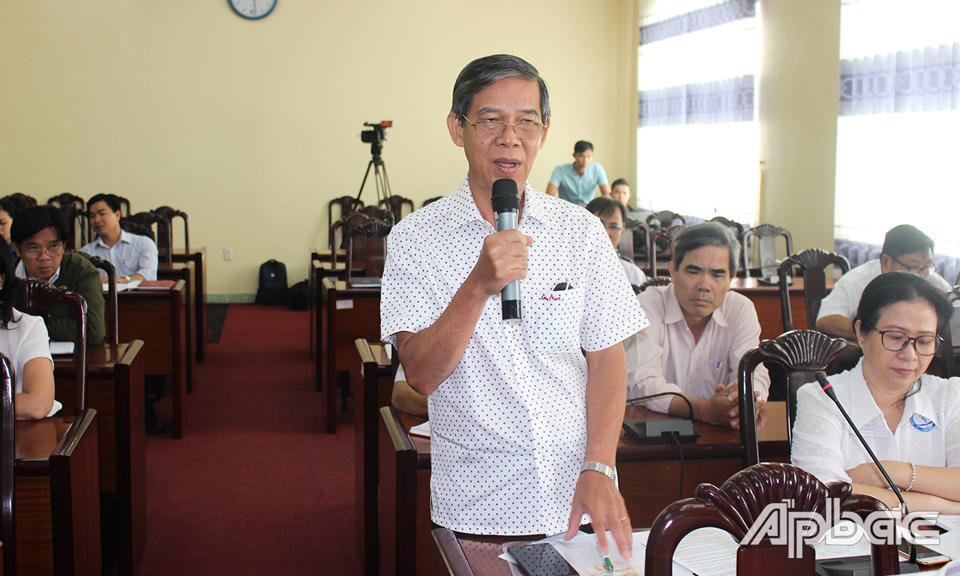 Đại biểu phát biểu ý kiến.