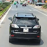 Tước bằng lái tài xế xe Lexus cản trở xe chữa cháy