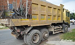 Xe ben nổ lốp, 1 người bị thương