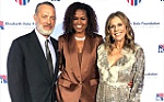 Cựu đệ nhất Phu nhân Mỹ Michelle Obama mặc trang phục thiết kế của Công Trí