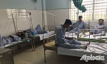 Nhập viện khi nhuộm lưới bằng nhựa đường pha xăng