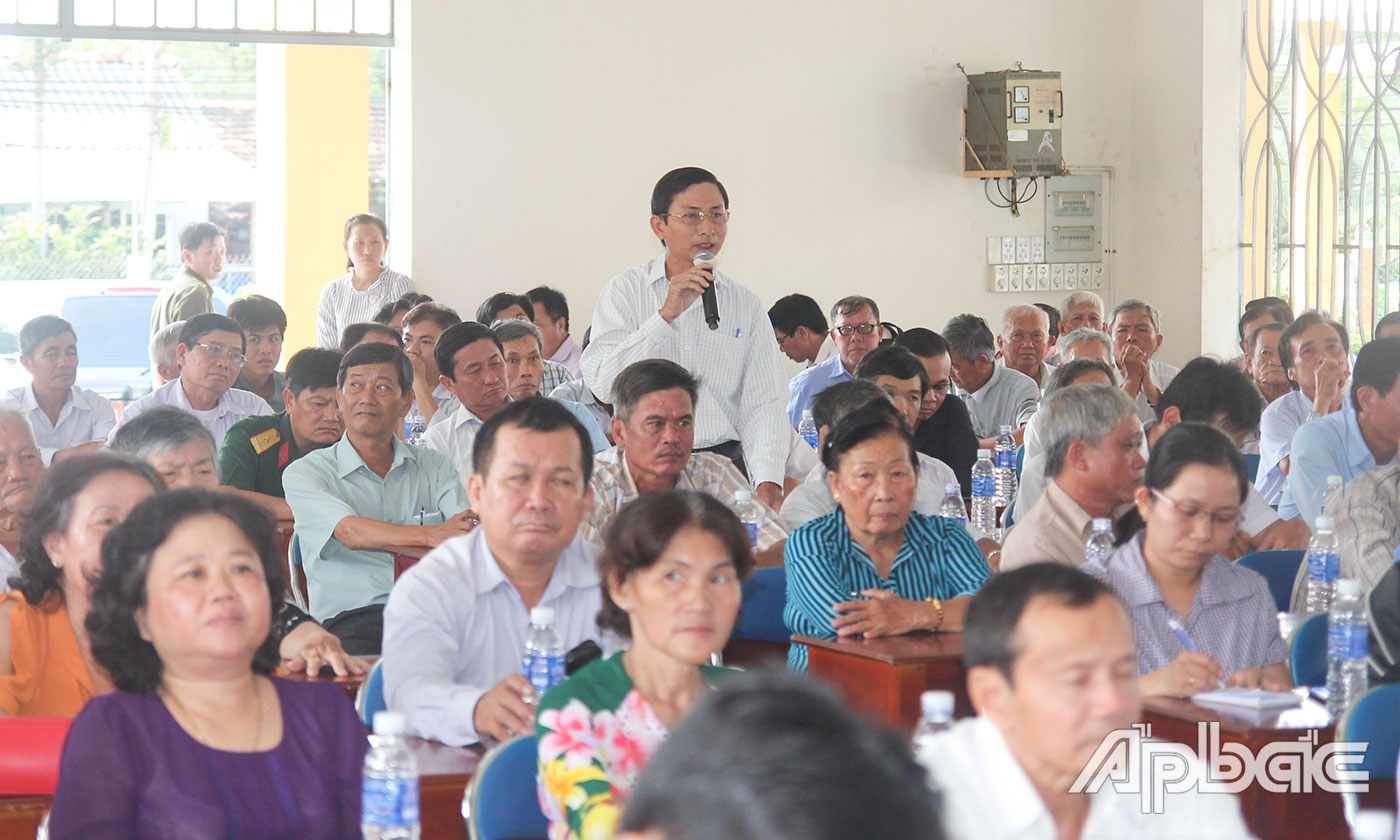 Cử tri huyện Chợ Gạo phát biểu ý kiến.