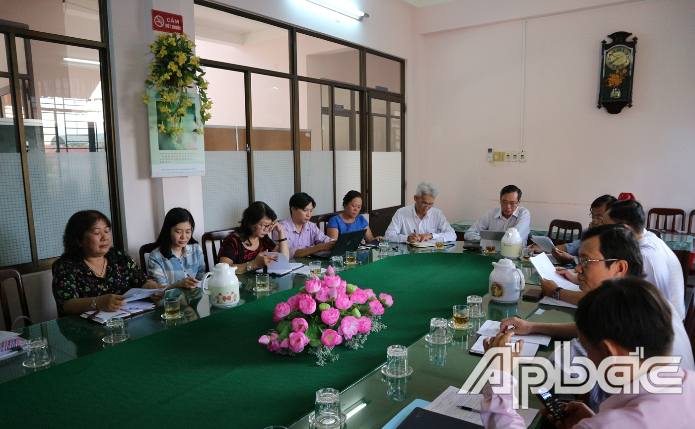 Quang cảnh buổi làm việc