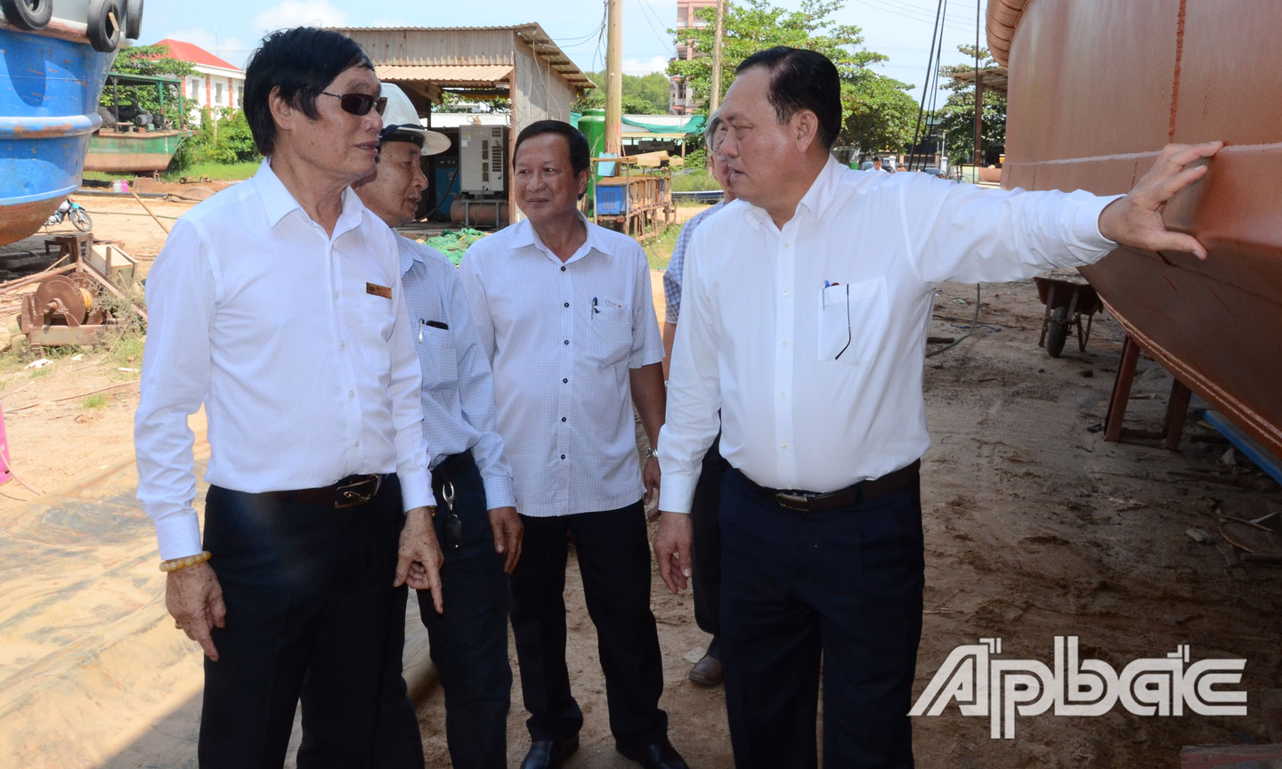 Lãnh đạo tỉnh thăm Nhà máy đóng, sửa chữa tàu Đồng Tâm.