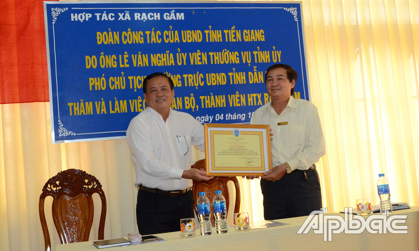 Vừa qua, HTX Rạch Gầm vinh dự được nhận được Bằng khen của Liên minh HTX Việt Nam.