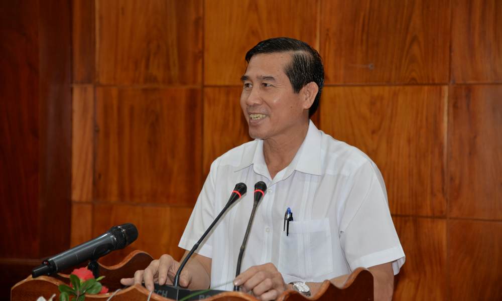 Đồng chí Lê Văn Hưởng phát biểu tại buổi gặp gỡ.