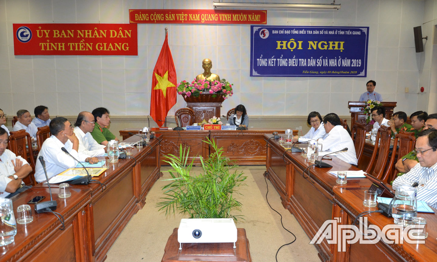 Phó Chủ tịch UBND tỉnh Trần Văn Dũng phát biểu tại hội nghị.