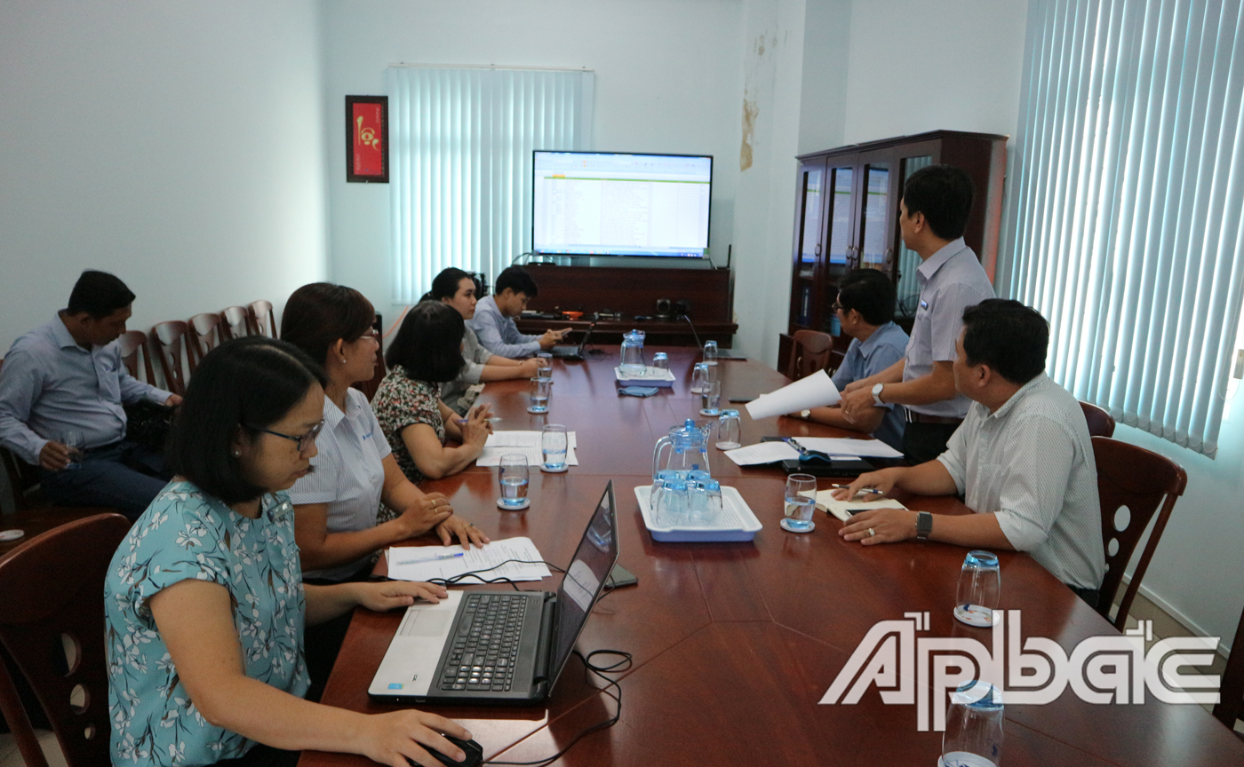Quang cảnh buổi làm việc
