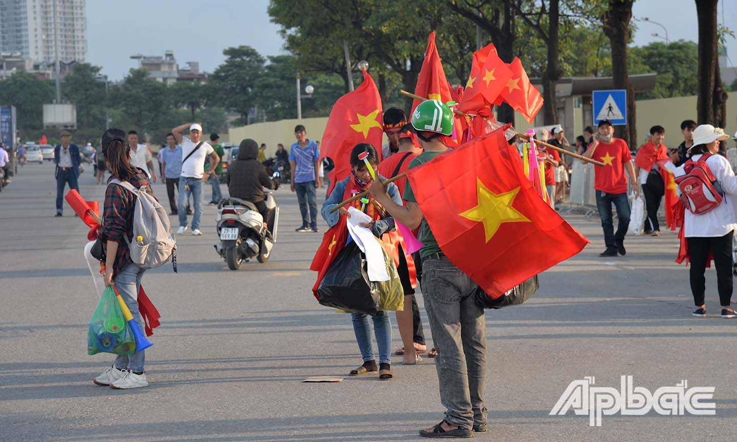Nhiều người
