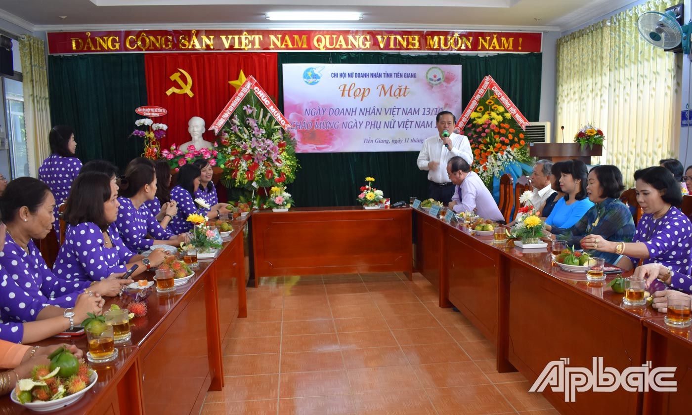 Đồng chí Lê Văn Nghĩa phát biểu tại buổi họp mặt