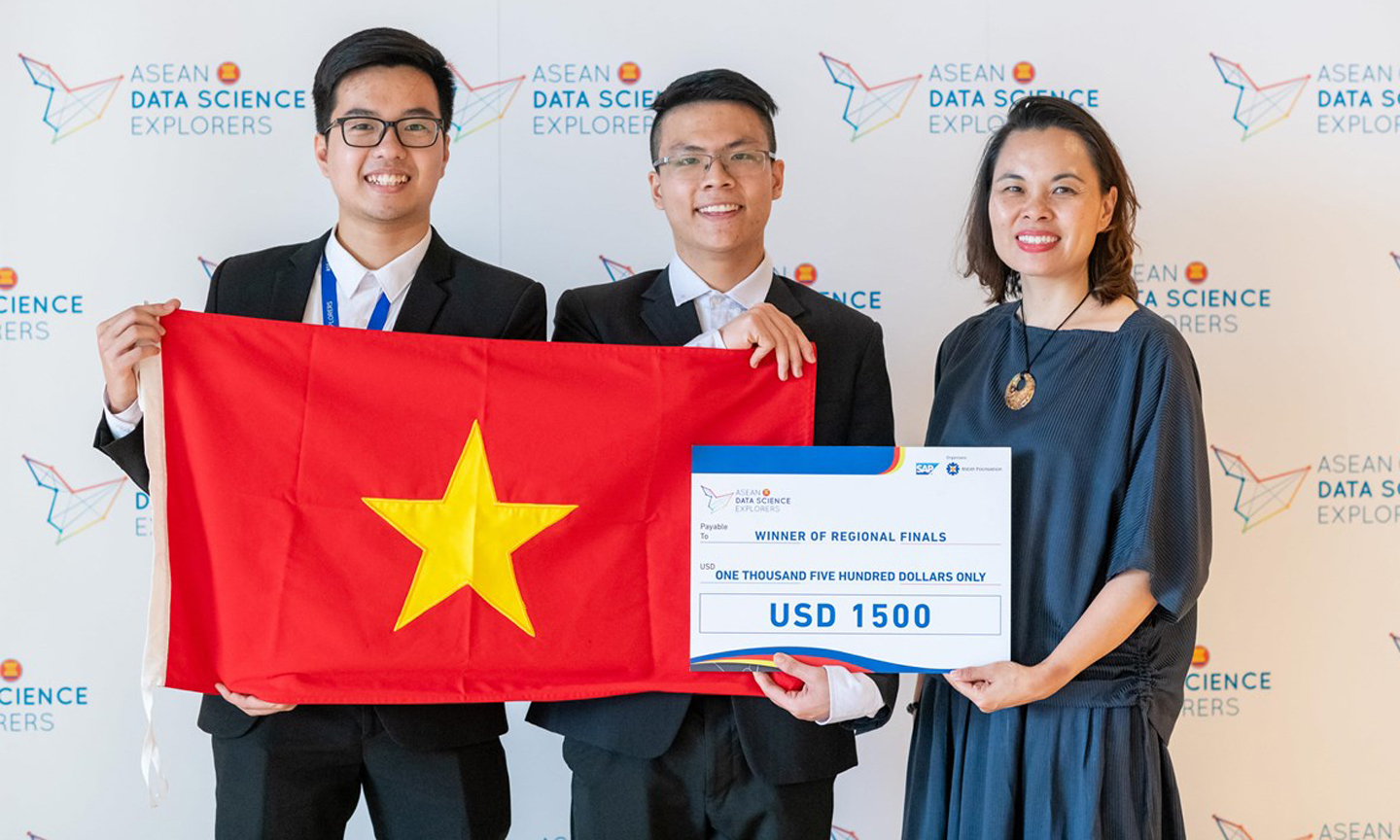 Đội AWM dành giải nhất cuộc thi. (Ảnh: PV/Vietnam+)