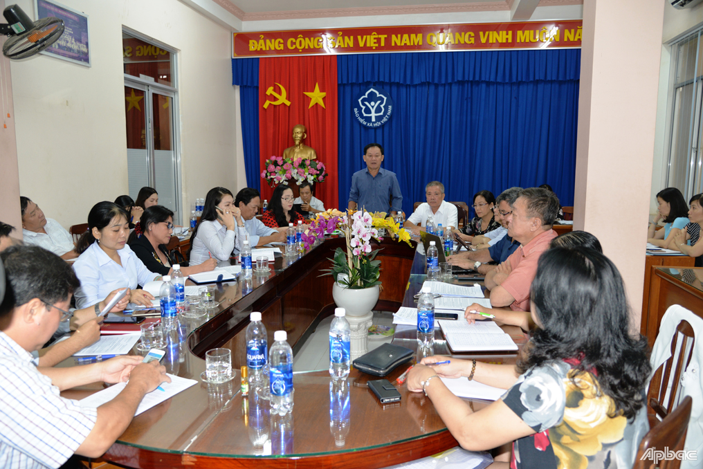 Đoàn giám sát Ban VH-XH, HĐND tỉnh làm việc với BHXH tỉnh.