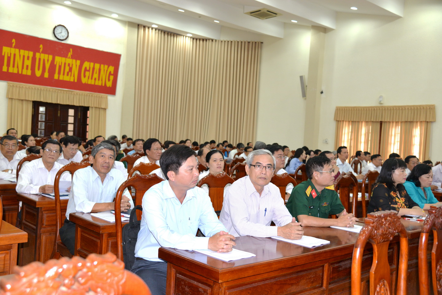 Đại biểu tập trung theo dõi hội thảo 