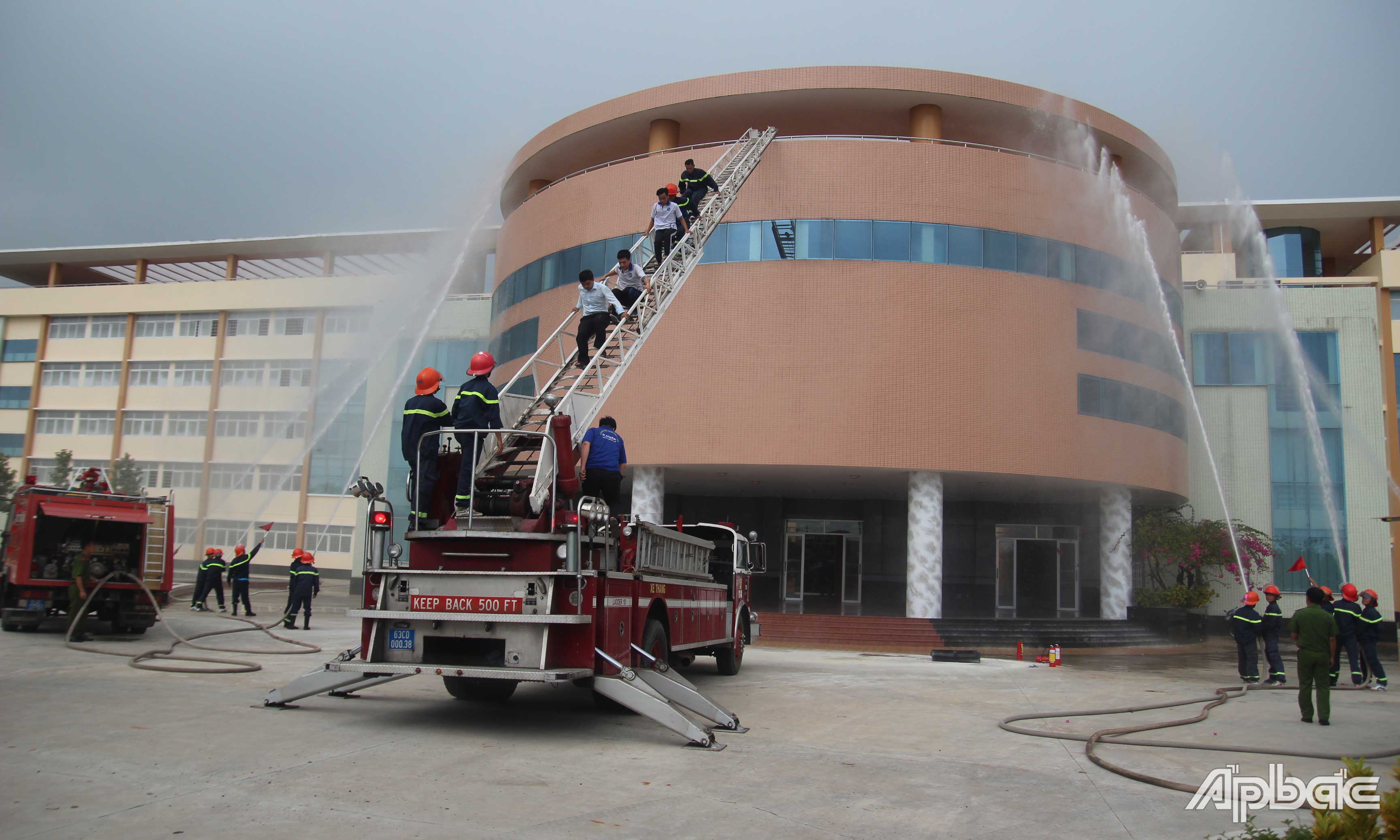 Diễn tập PCCC&CNCH tại Trường Đại học Tiền Giang (cơ sở Thân Cửu Nghĩa, huyện Châu Thành).