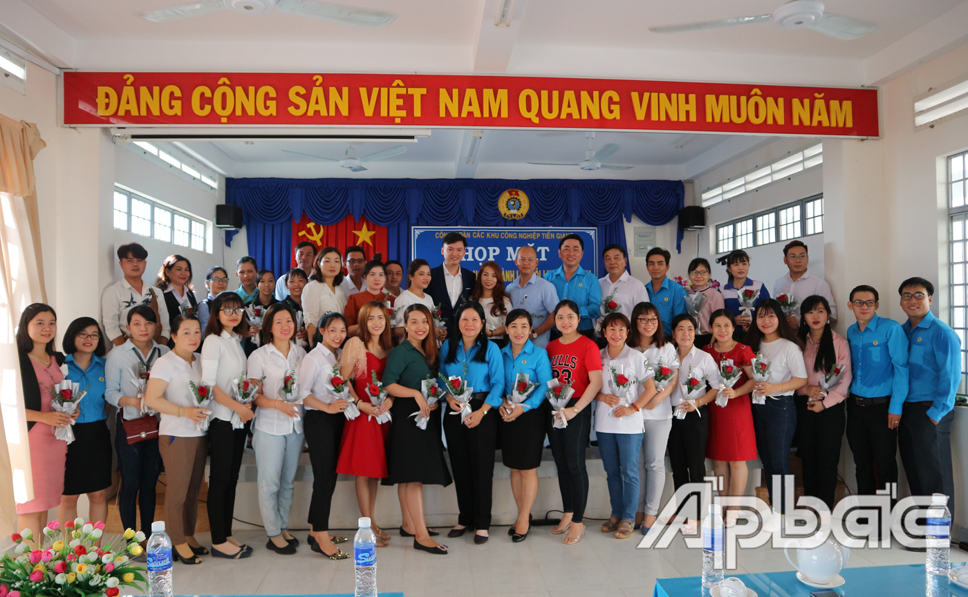 Công đoàn các Khu công nghiệp Tiền Giang tổ chức họp mặt nữ công nhân lao động
