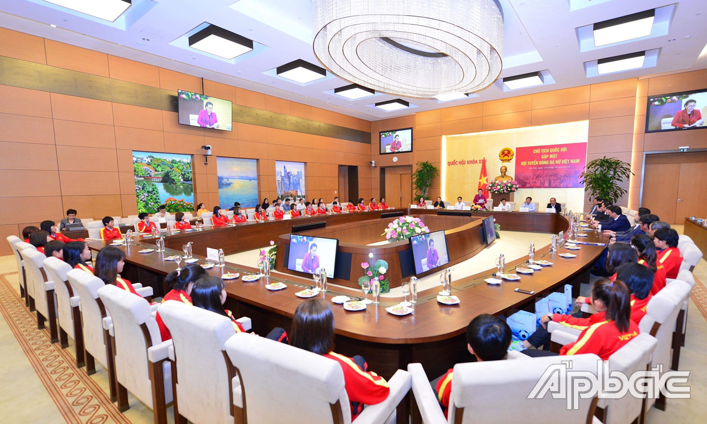 Quang cảnh họp mặt. Ảnh: Cao Tường