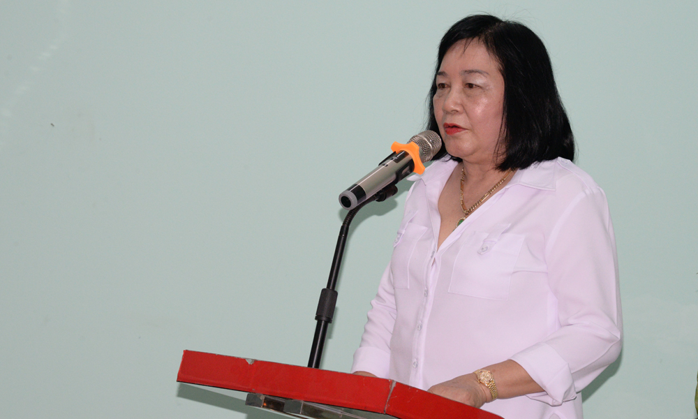 Bà Nguyễn Thị Quí, Giám đốc Công ty TNHH Nhựt Thành Tân cảm ơn tỉnh, huyện đã di dời các hộ bán hàng rong trong KCN Tân Hương. 