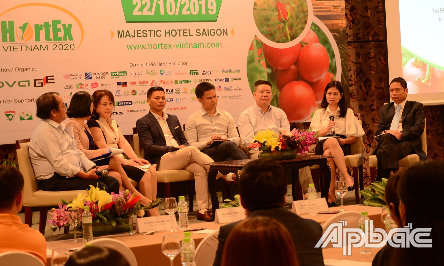 Quang cảnh buổi tọa đàm “Doanh nghiệp sản xuất kinh doanh rau, hoa, quả với những cơ hội và thách thức từ thị trường Á - Âu”.