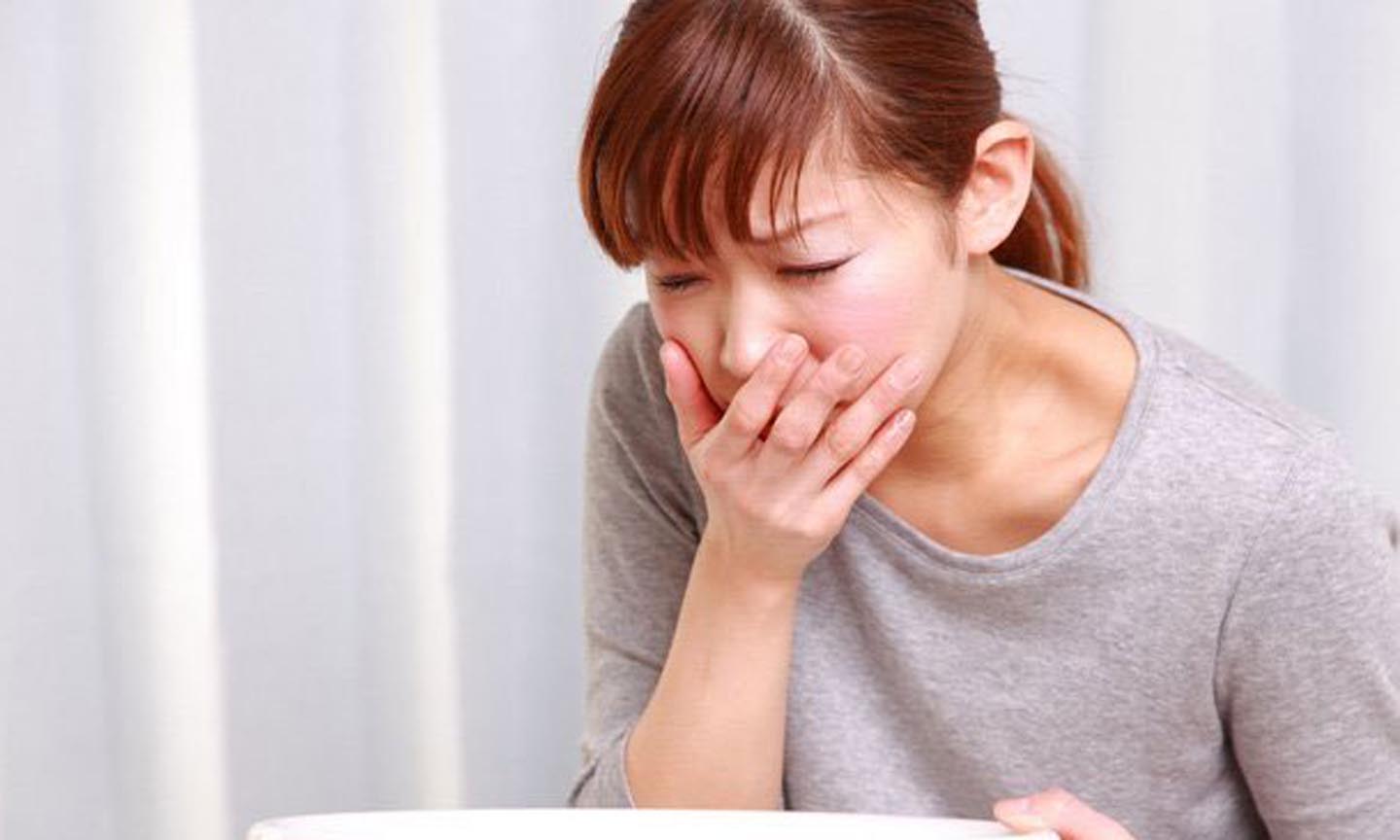 Nôn một cách đột ngột cũng có thể là một dấu hiệu cảnh báo viêm ruột thừa.